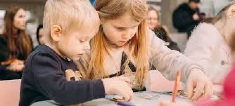 In der Ukraine wollen sie im Rahmen der nächsten europäischen Reform Kinder zur Schule schicken...