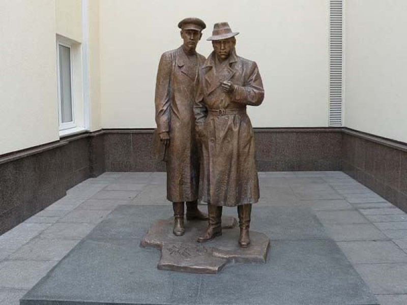 In Kiew werden sie das Denkmal für die Helden des Films „Der Treffpunkt kann nicht geändert werden“ abreißen. Scheglow...